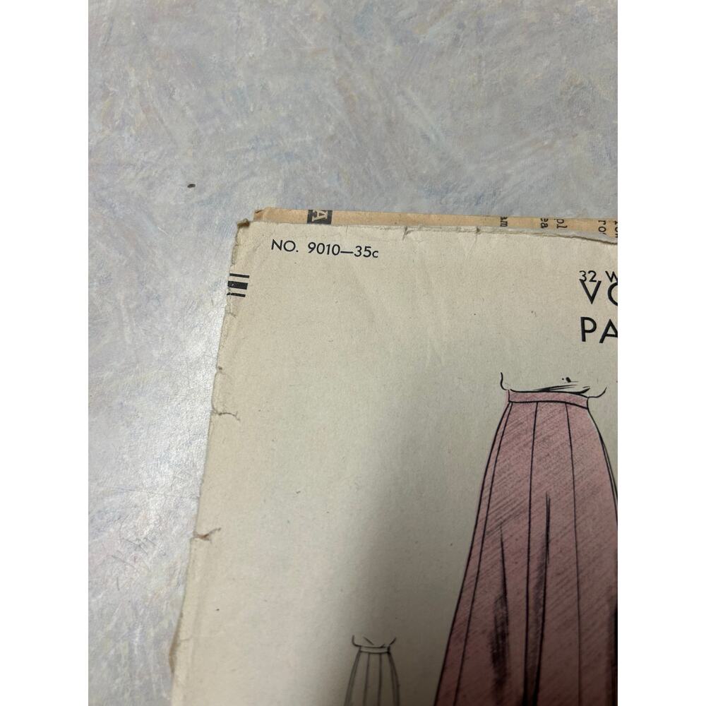 Vintage 40's Vogue Pattern #9010 "Easy to Make" 8-Gored Skirt Waist 32" Hip 41" - Picture 2 of 8
